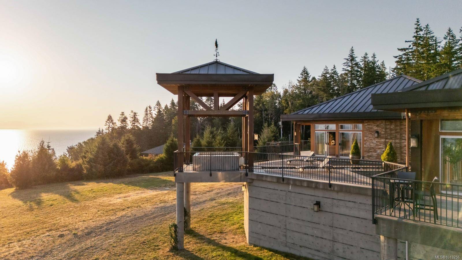 Merville, BC V0R 2M0,7939 Lenwood Rd