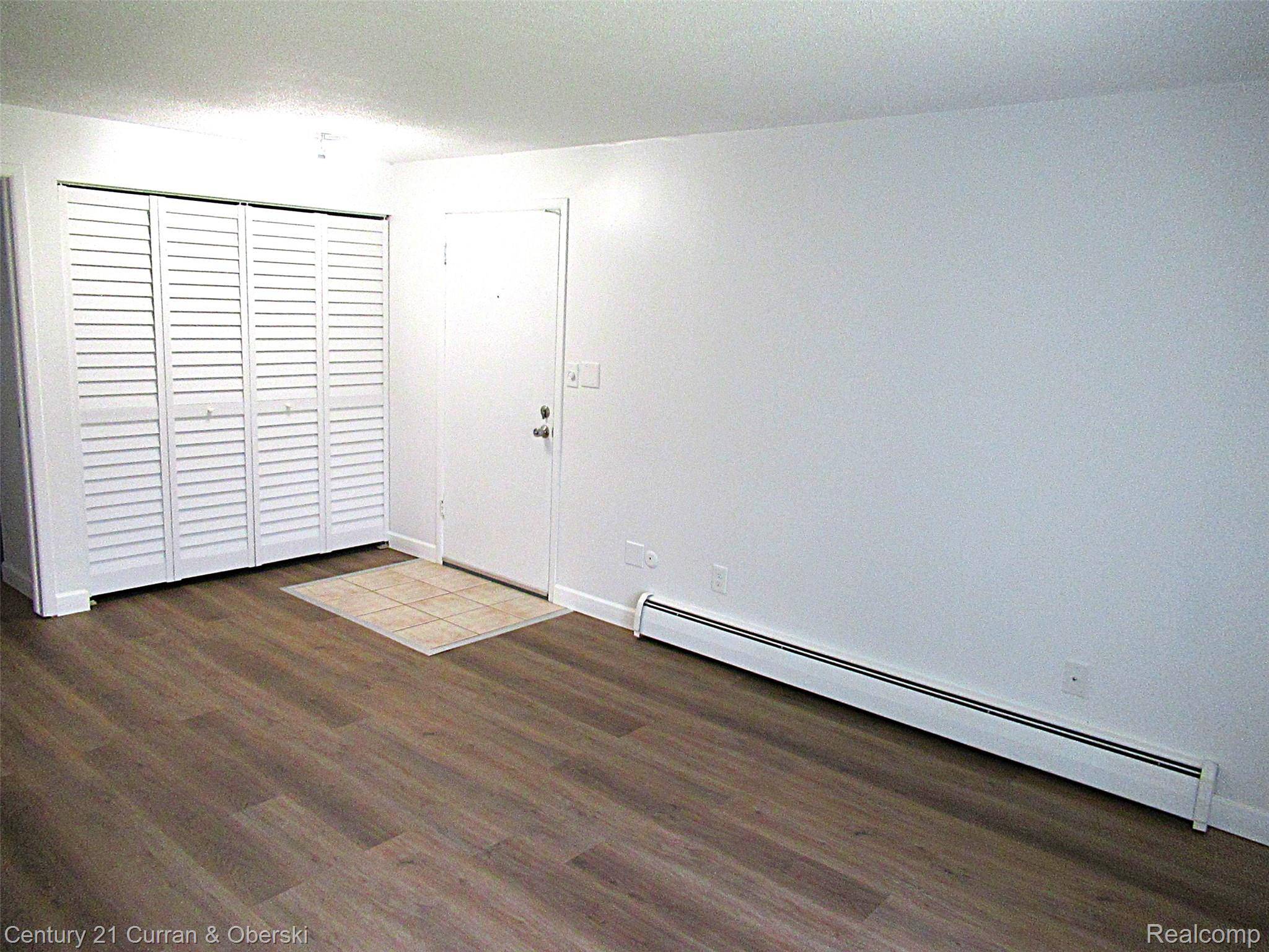 Farmington, MI 48336,31831 Grand River AVE #22