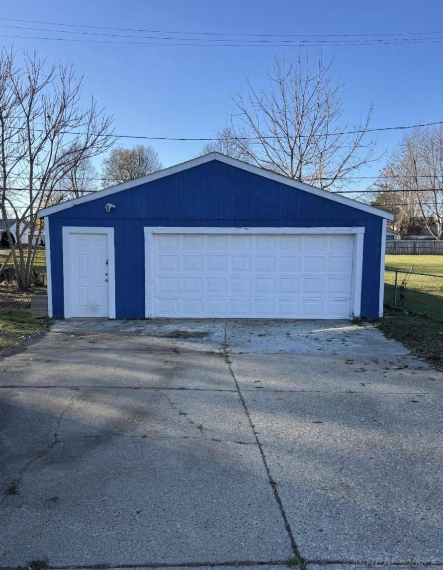 Mount Clemens, MI 48043,122 Meadle ST