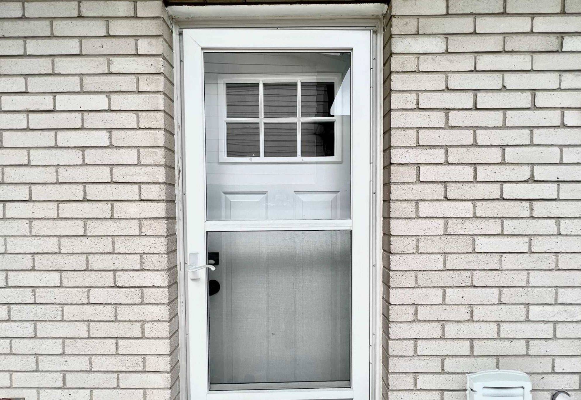 Pickering, ON L1W 2V7,878 West Shore BLVD