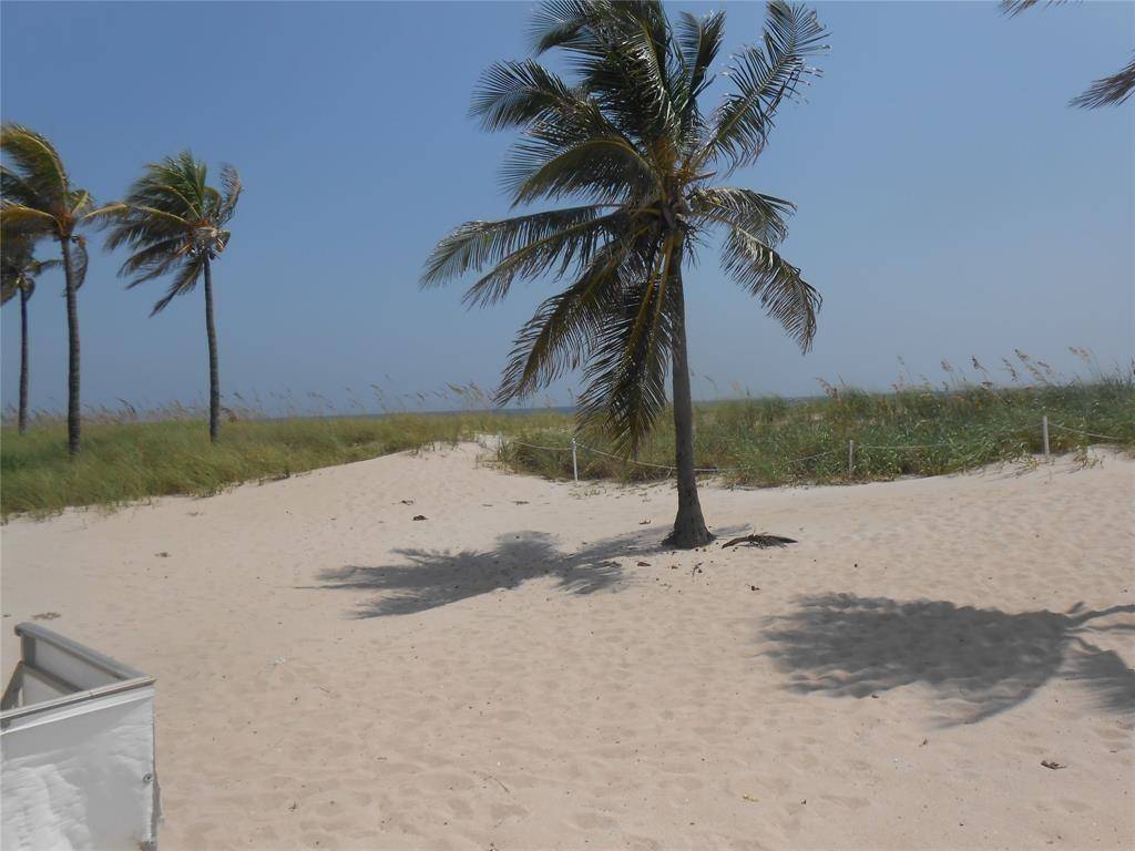 Lauderdale By The Sea, FL 33308,4540 N Ocean Dr #210