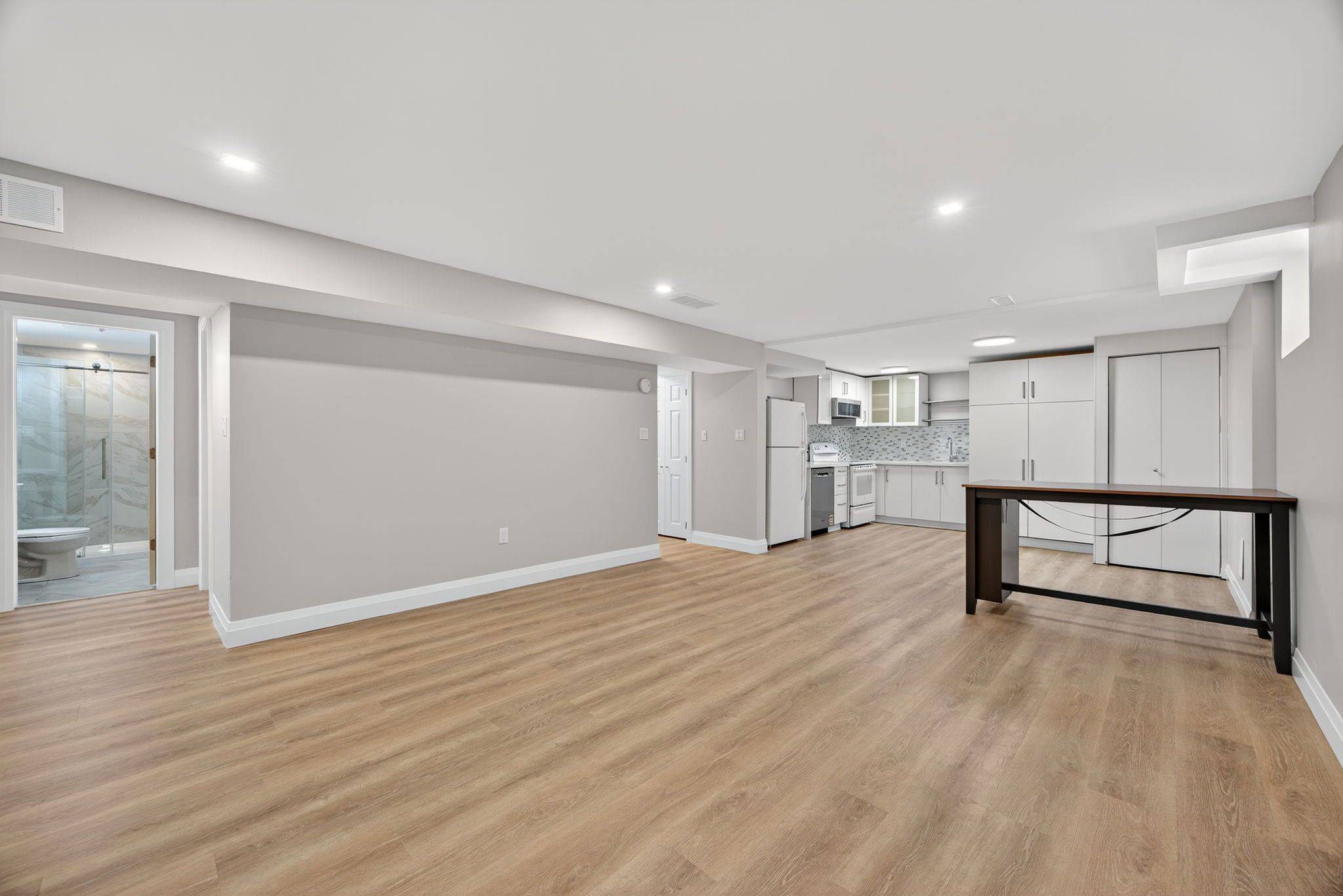 Barrie, ON L4N 5Y1,13 Michelle DR #Lower