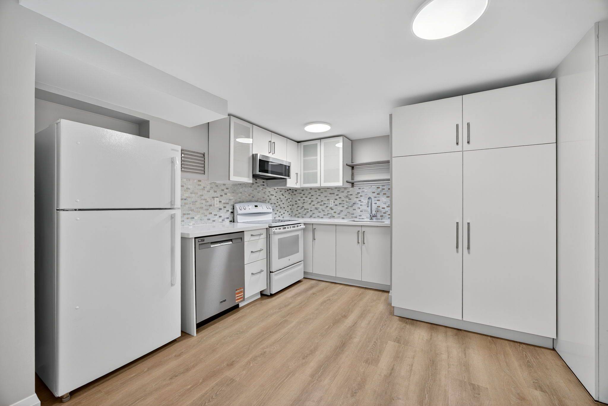 Barrie, ON L4N 5Y1,13 Michelle DR #Lower