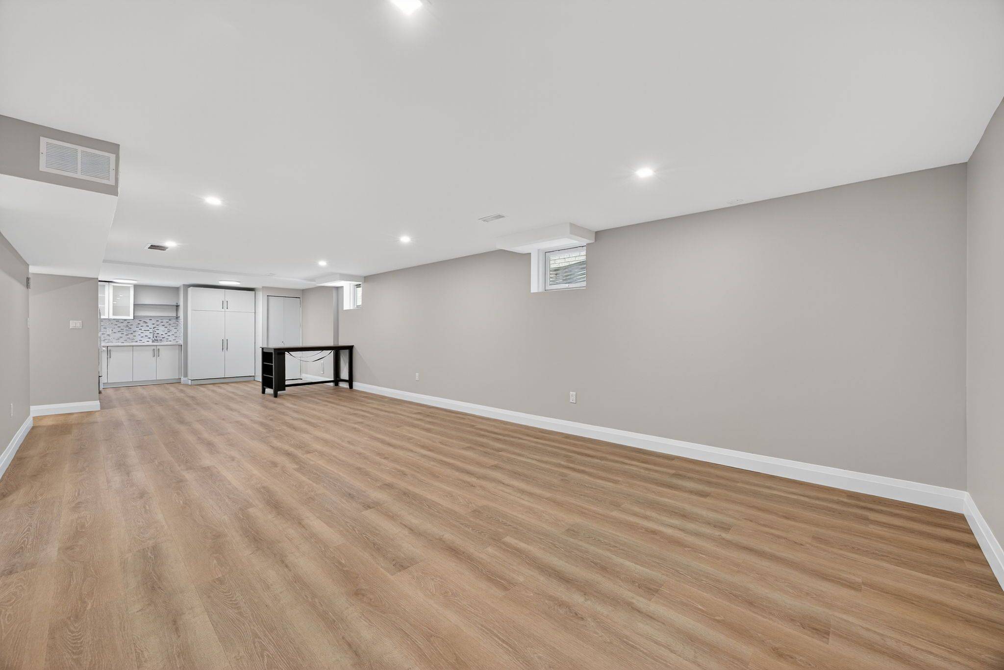 Barrie, ON L4N 5Y1,13 Michelle DR #Lower