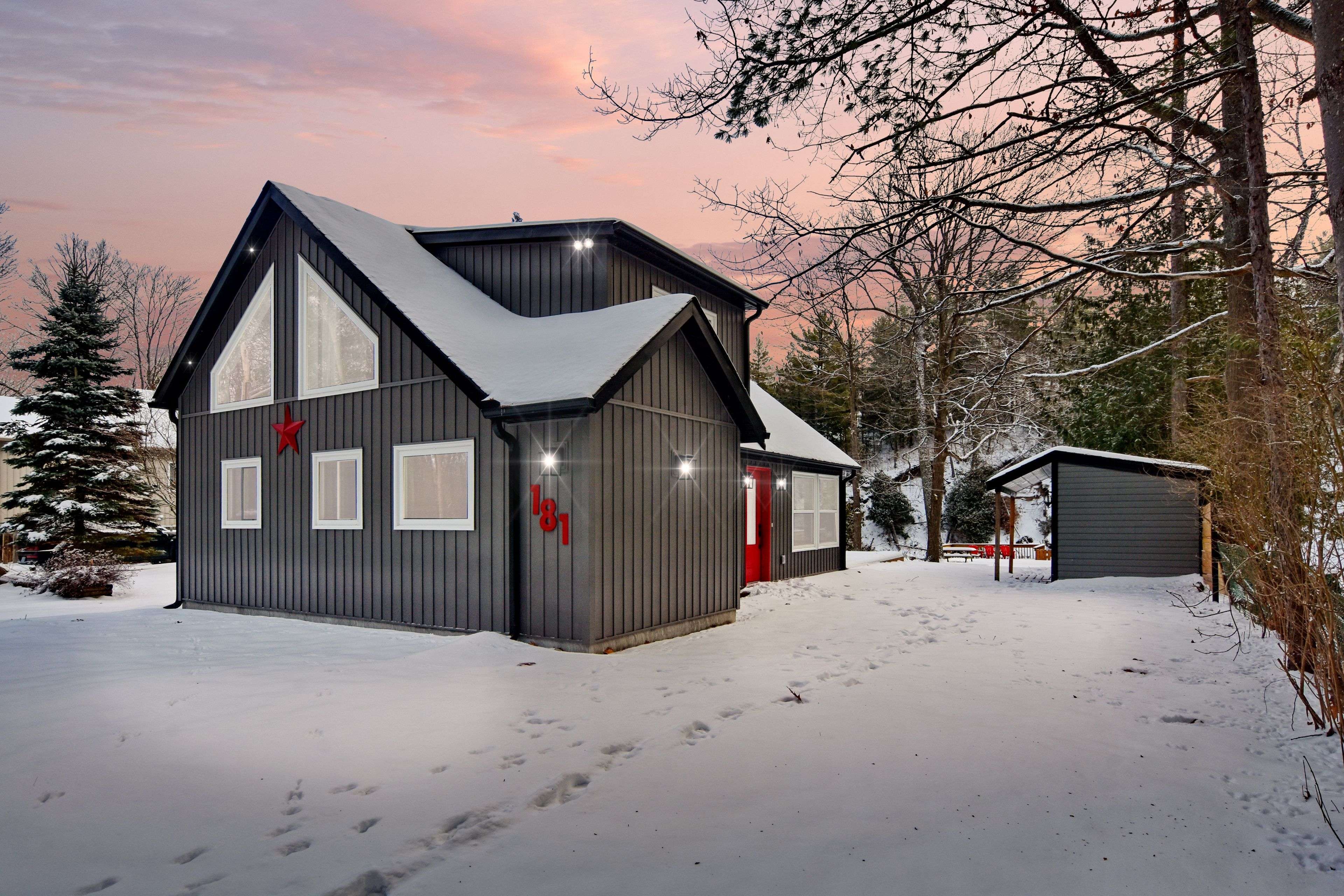 Wasaga Beach, ON L9Z 2T6,181 KNOX RD E