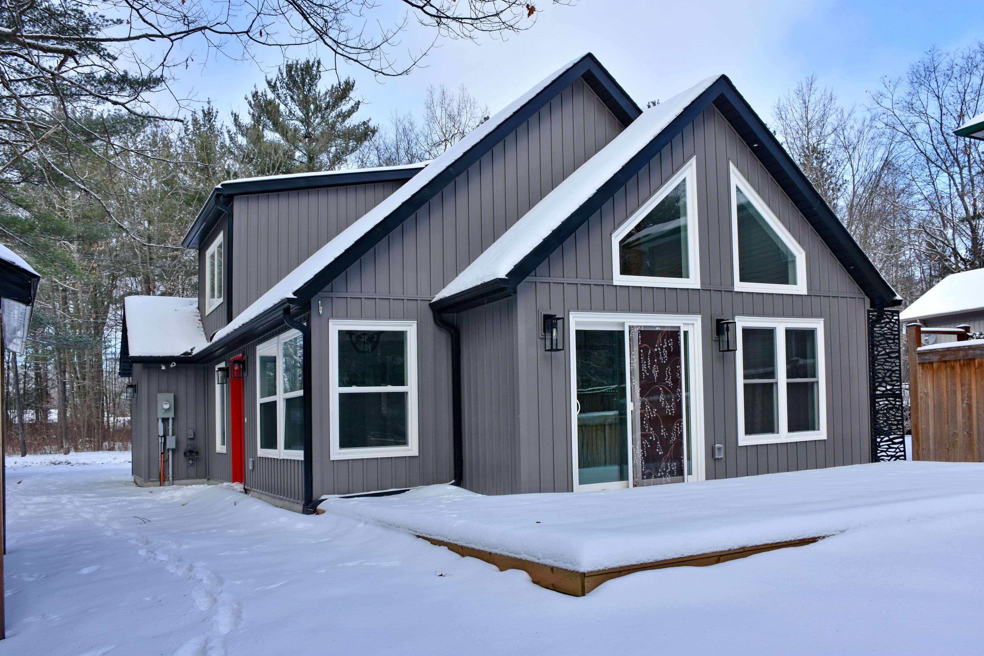 Wasaga Beach, ON L9Z 2T6,181 KNOX RD E