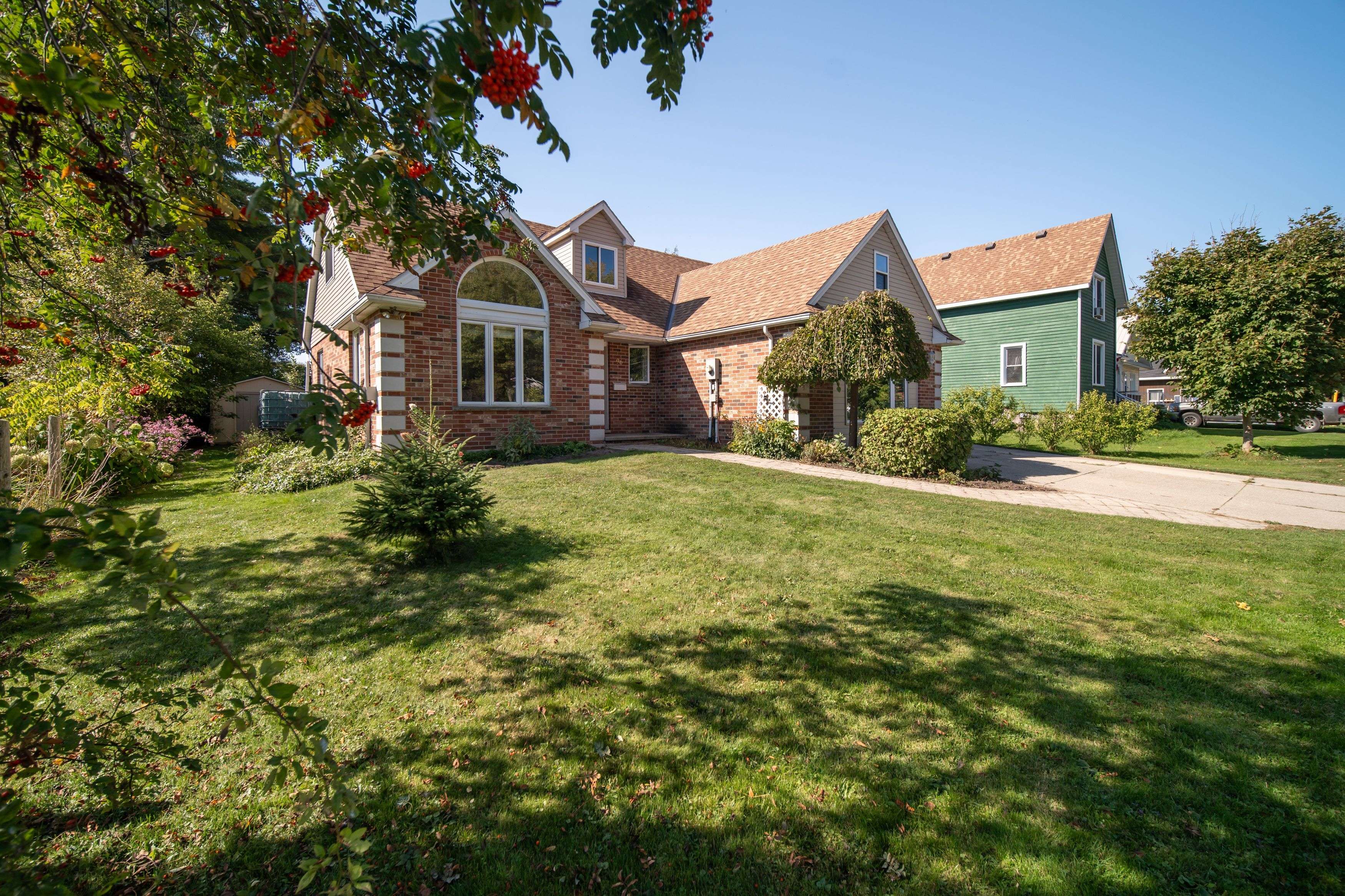 Northern Bruce Peninsula, ON N0H 1W0,96 Main ST