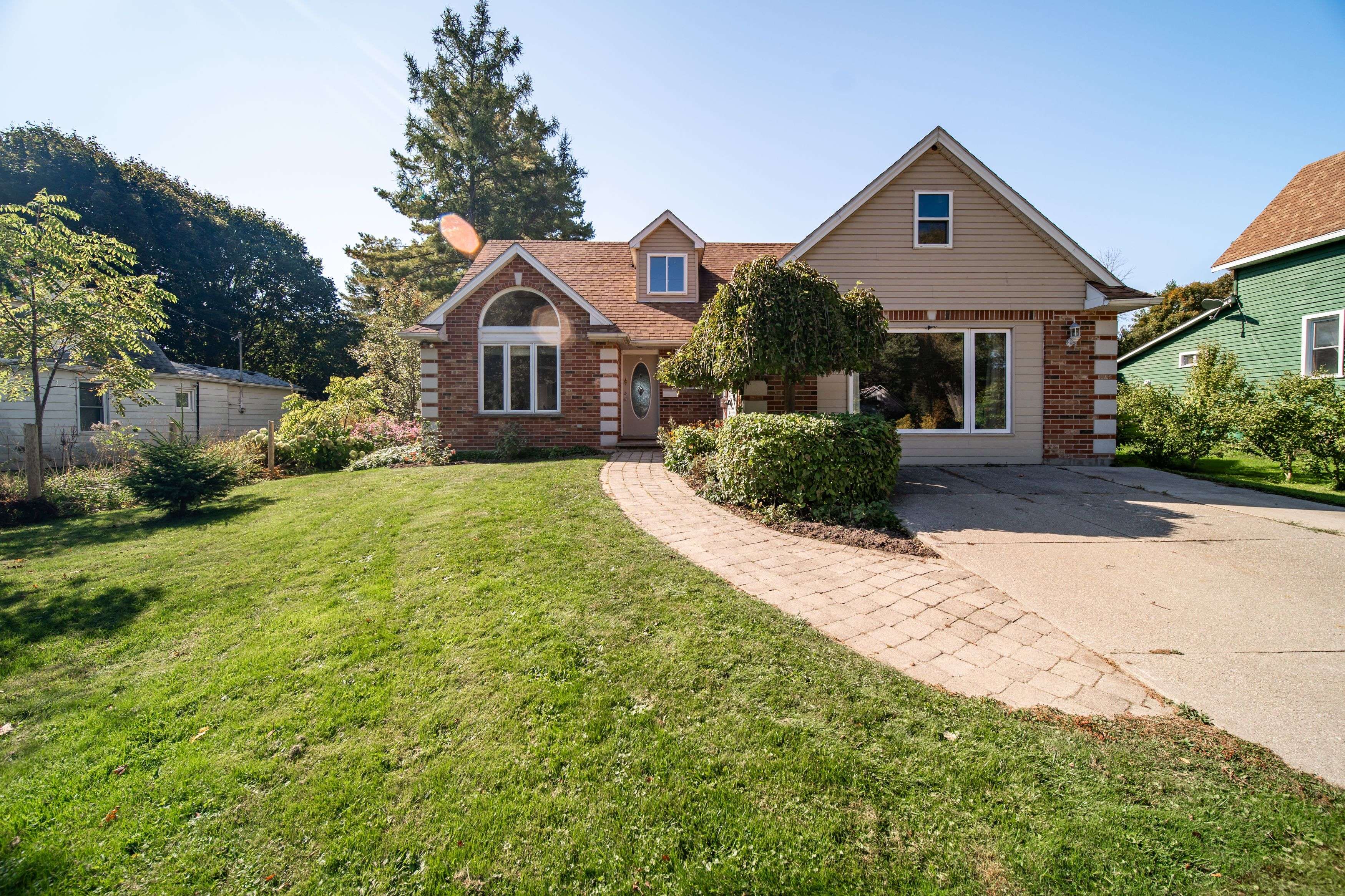 Northern Bruce Peninsula, ON N0H 1W0,96 Main ST