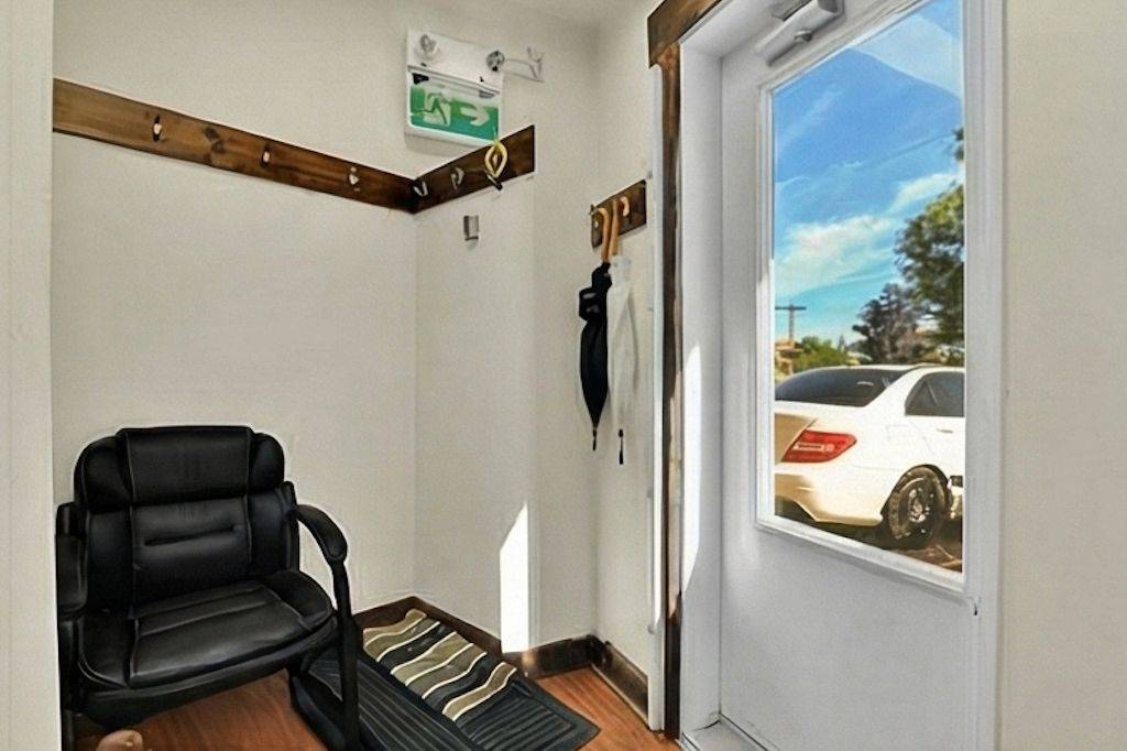 Hunt Club - South Keys And Area, ON K1G 4Z4,2285 St Laurent BLVD #A4