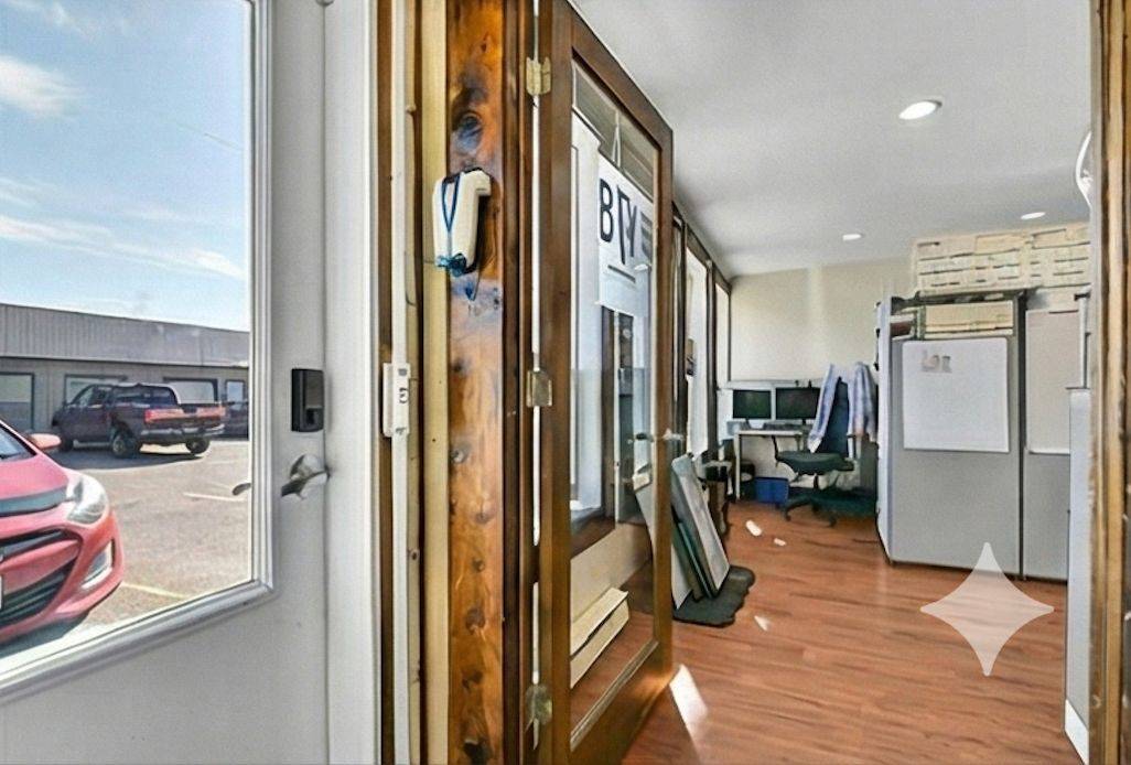 Hunt Club - South Keys And Area, ON K1G 4Z4,2285 St Laurent BLVD #A4