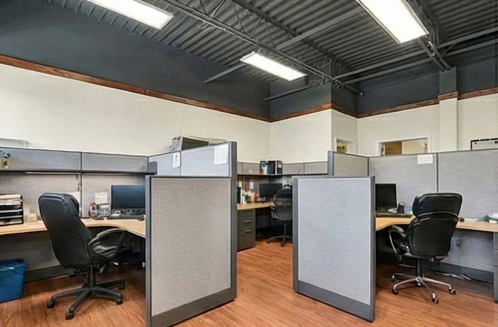 Hunt Club - South Keys And Area, ON K1G 4Z4,2285 St Laurent BLVD #A4