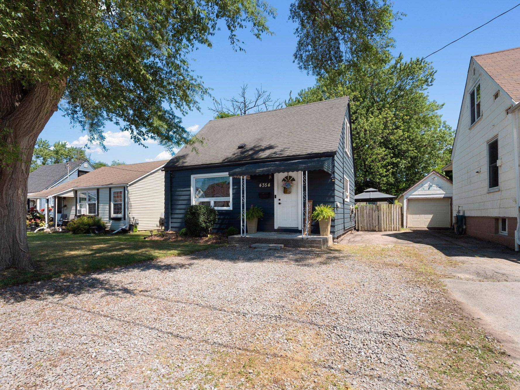 Niagara Falls, ON L2E 4R2,4354 Fifth AVE