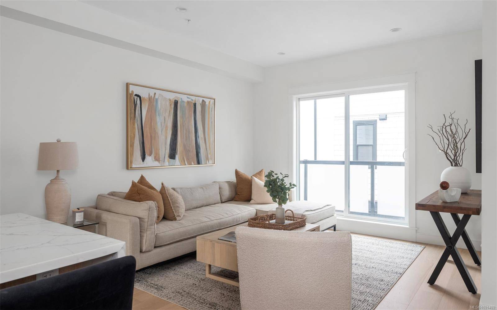 Esquimalt, BC V9A 5B7,820 Dunsmuir Rd #6