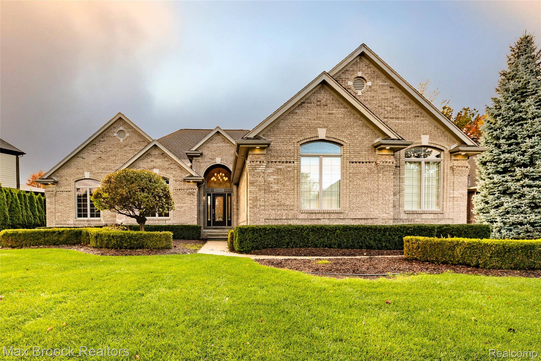 Shelby Twp, MI 48315,52221 Chickadee