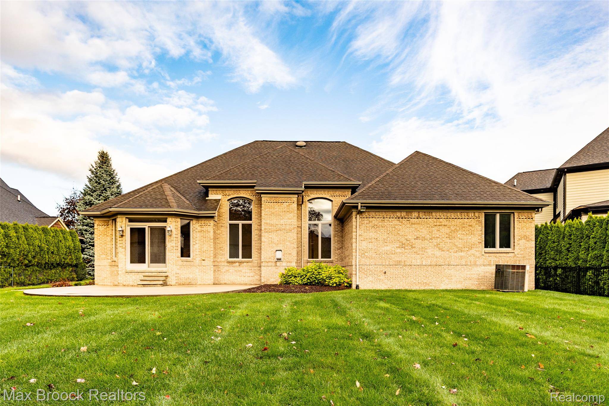 Shelby Twp, MI 48315,52221 Chickadee