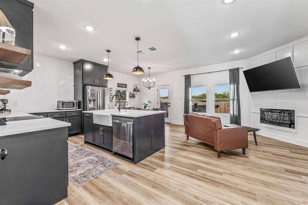 Granbury, TX 76048,916 Devils River Drive