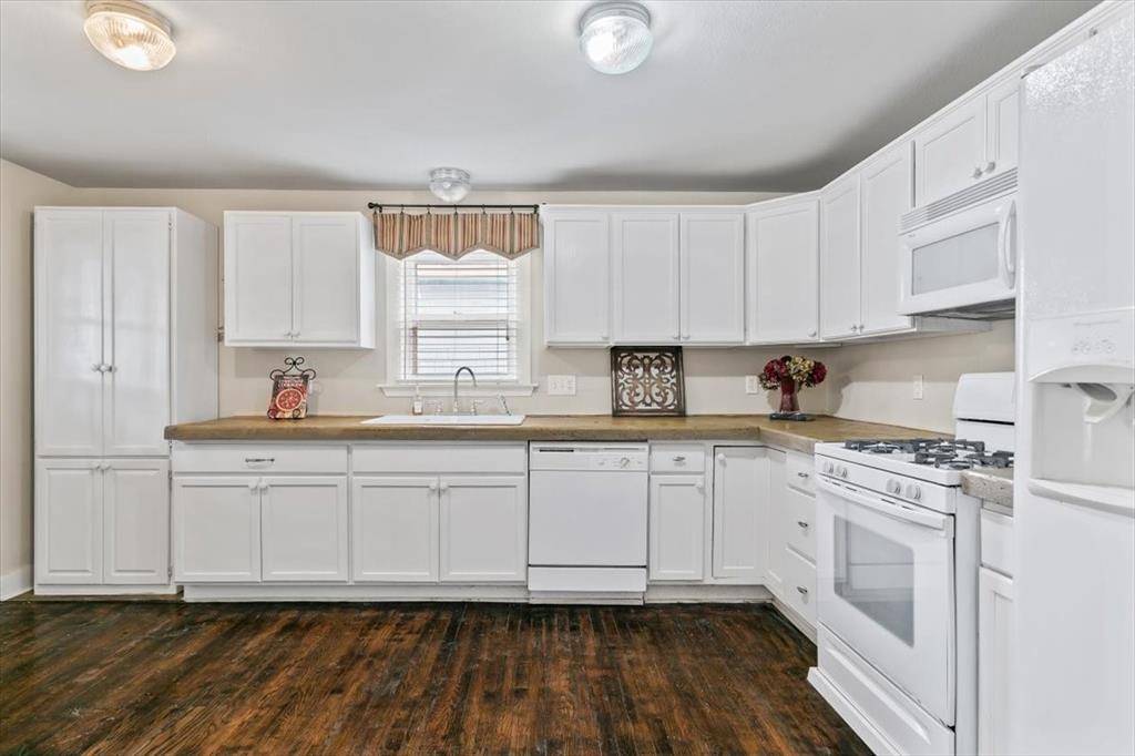 Henrietta, TX 76365,103 N Crockett Street