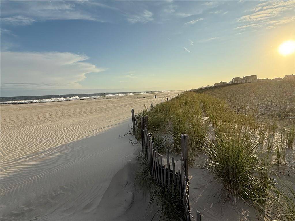 182 Beach 129th ST, Rockaway Park, NY 11694