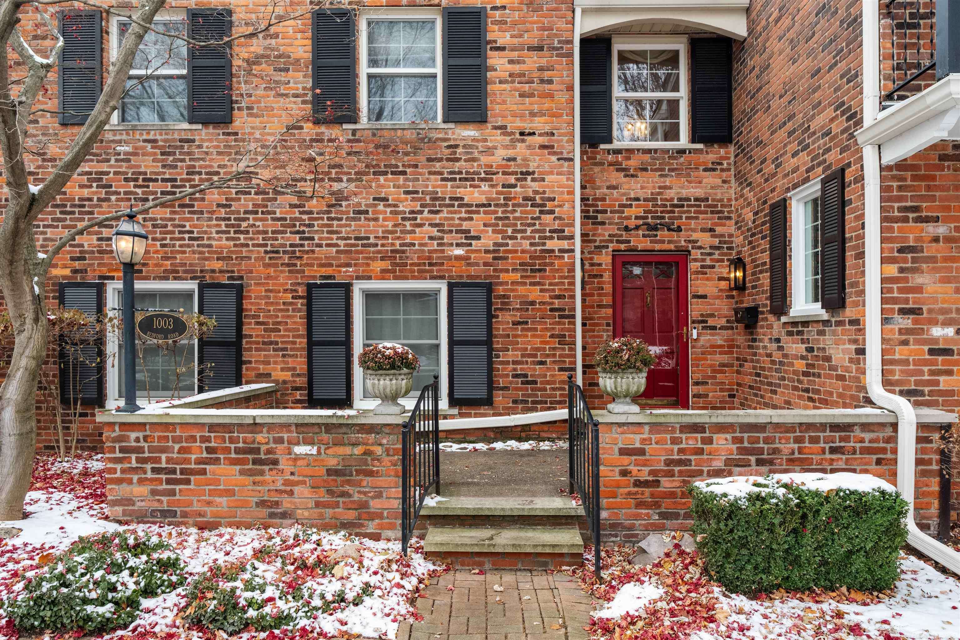 Grosse Pointe Park, MI 48230,1003 Bedford RD