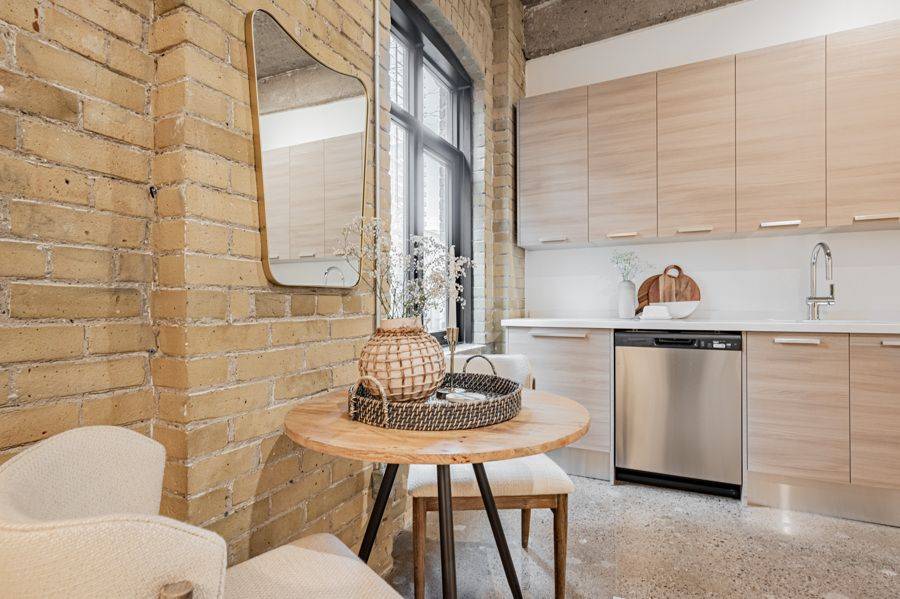 Toronto C01, ON M4Y 1W5,9 St Nicholas ST #502