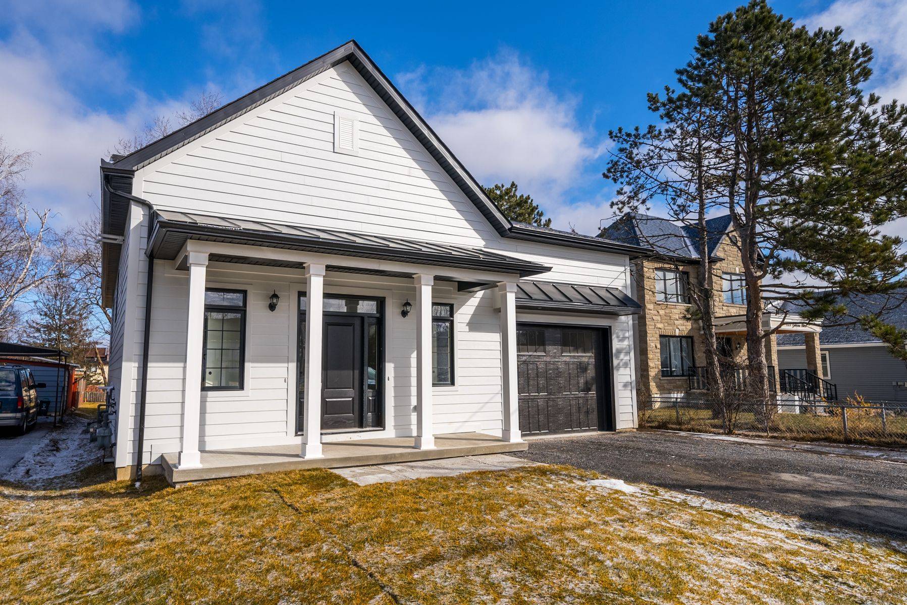 Oshawa, ON L1J 4Y1,127 Gibbons ST