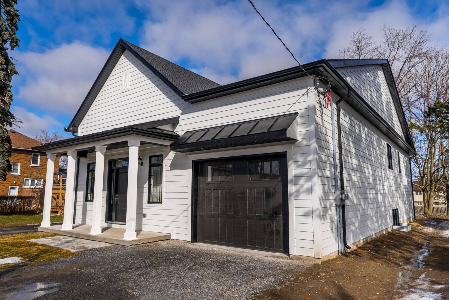 Oshawa, ON L1J 4Y1,127 Gibbons ST