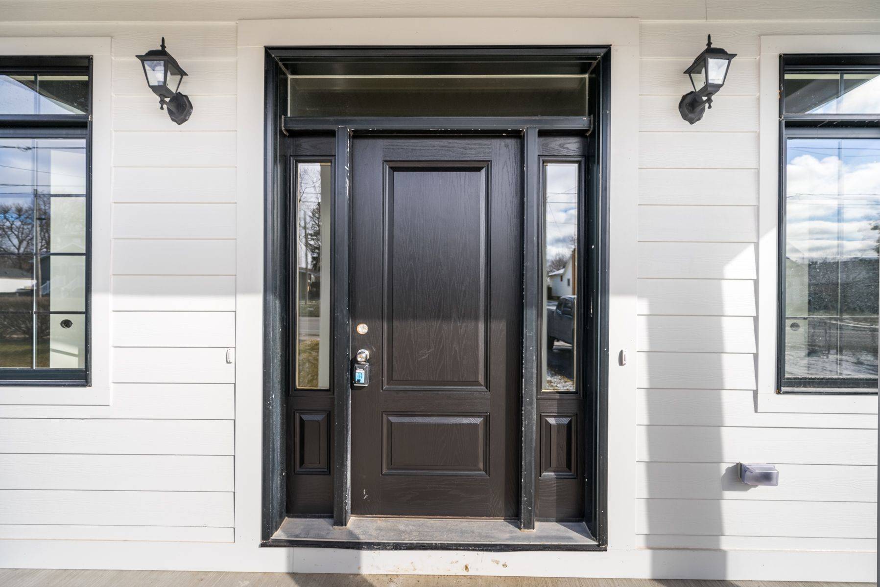 Oshawa, ON L1J 4Y1,127 Gibbons ST