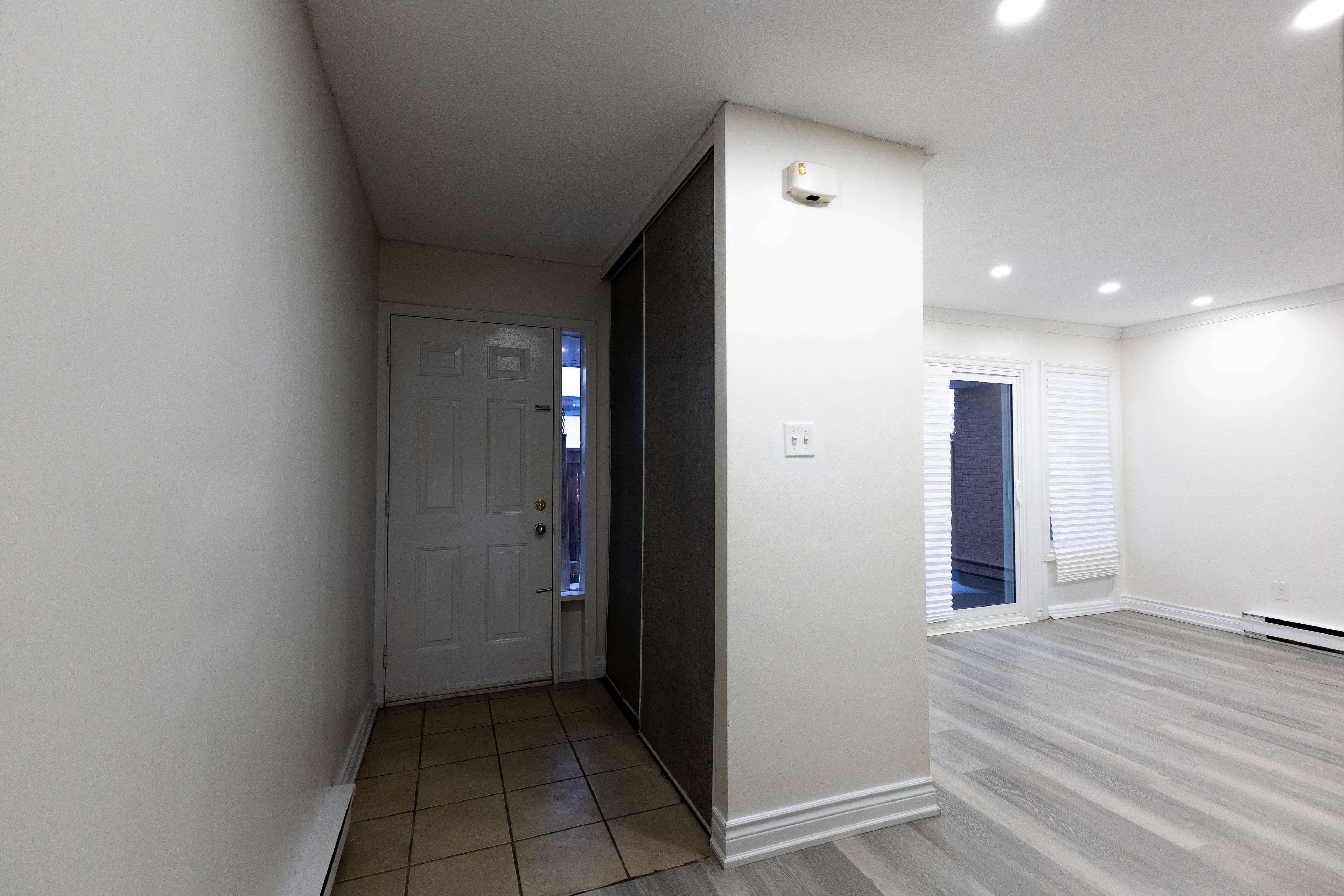 Aurora, ON L4G 3M2,248 Milestone CRES #120