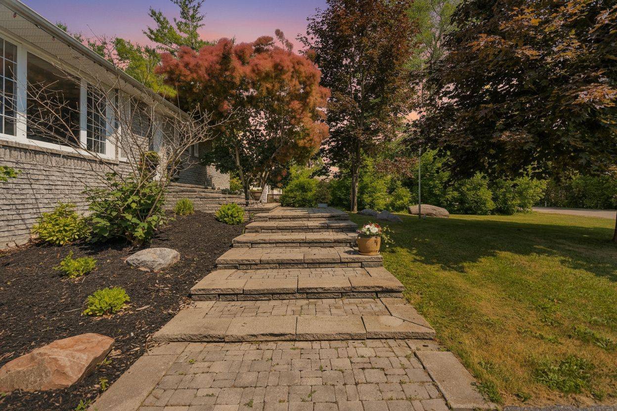 Georgina, ON L0E 1S0,8 Rushton RD