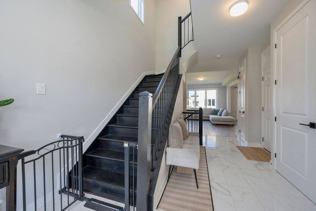 Stittsville - Munster - Richmond, ON K0A 2Z0,183 Yearling CIR