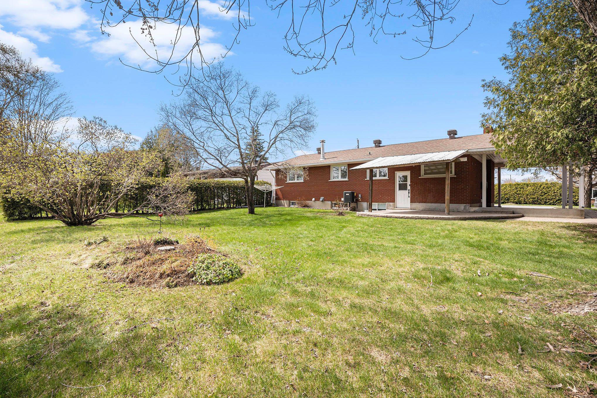 South Of Baseline To Knoxdale, ON K2G 3L4,19 Sherry LN #B