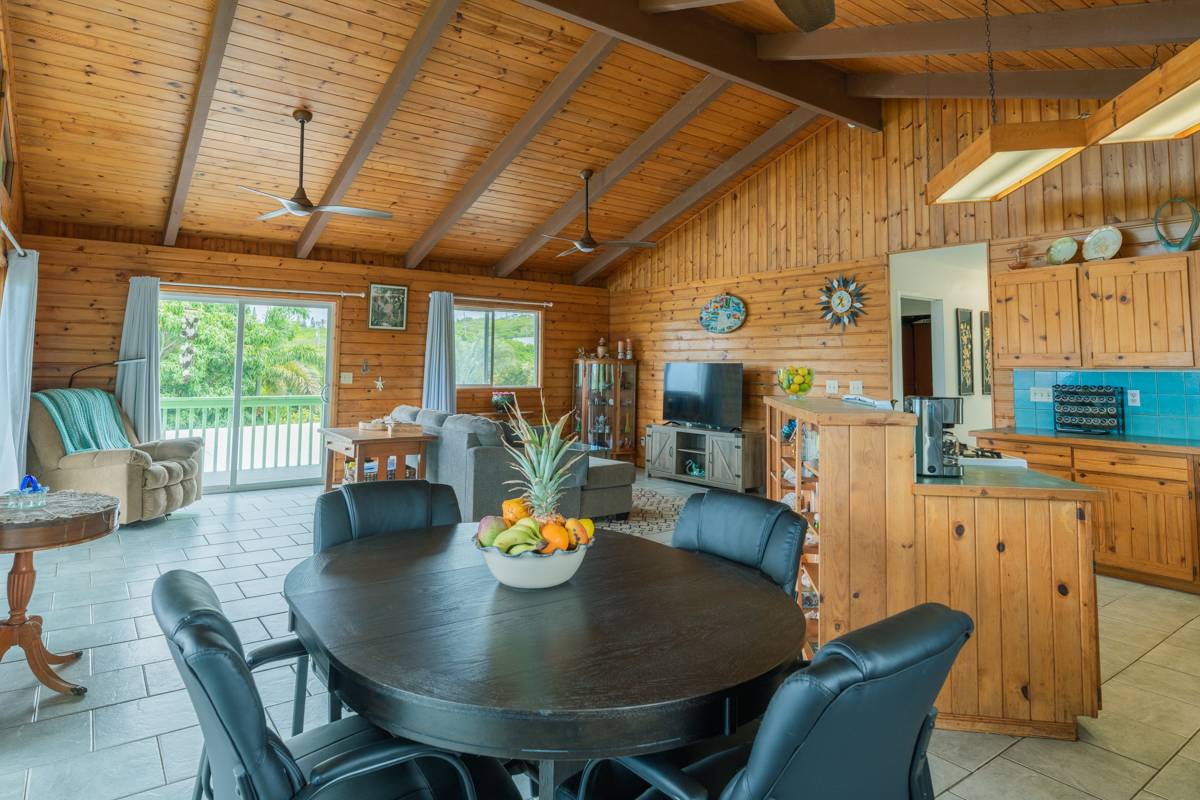 Naalehu, HI 96772,94-6529 MAKANIAKUA RD