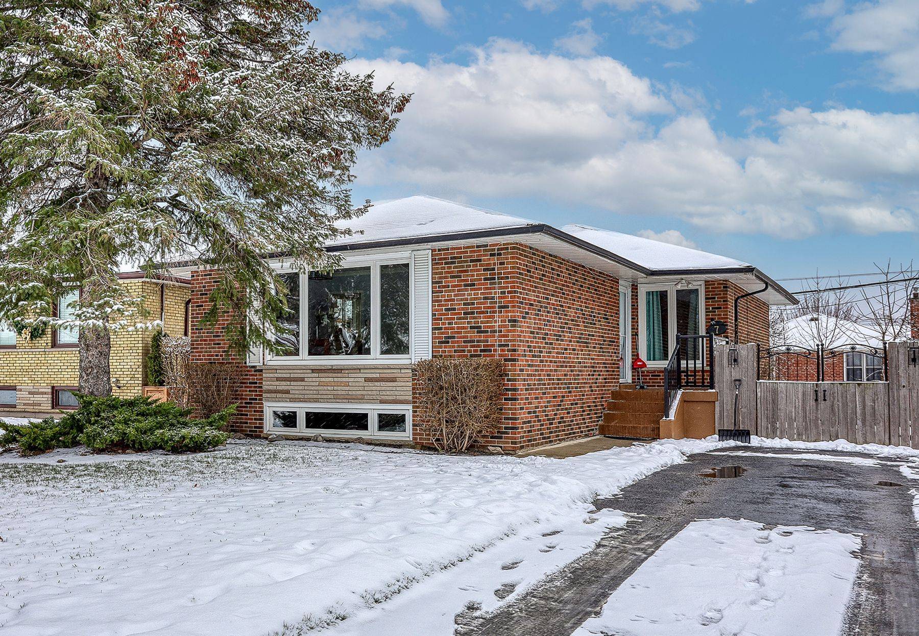 Toronto E04, ON M1K 2W3,7 Chopin AVE