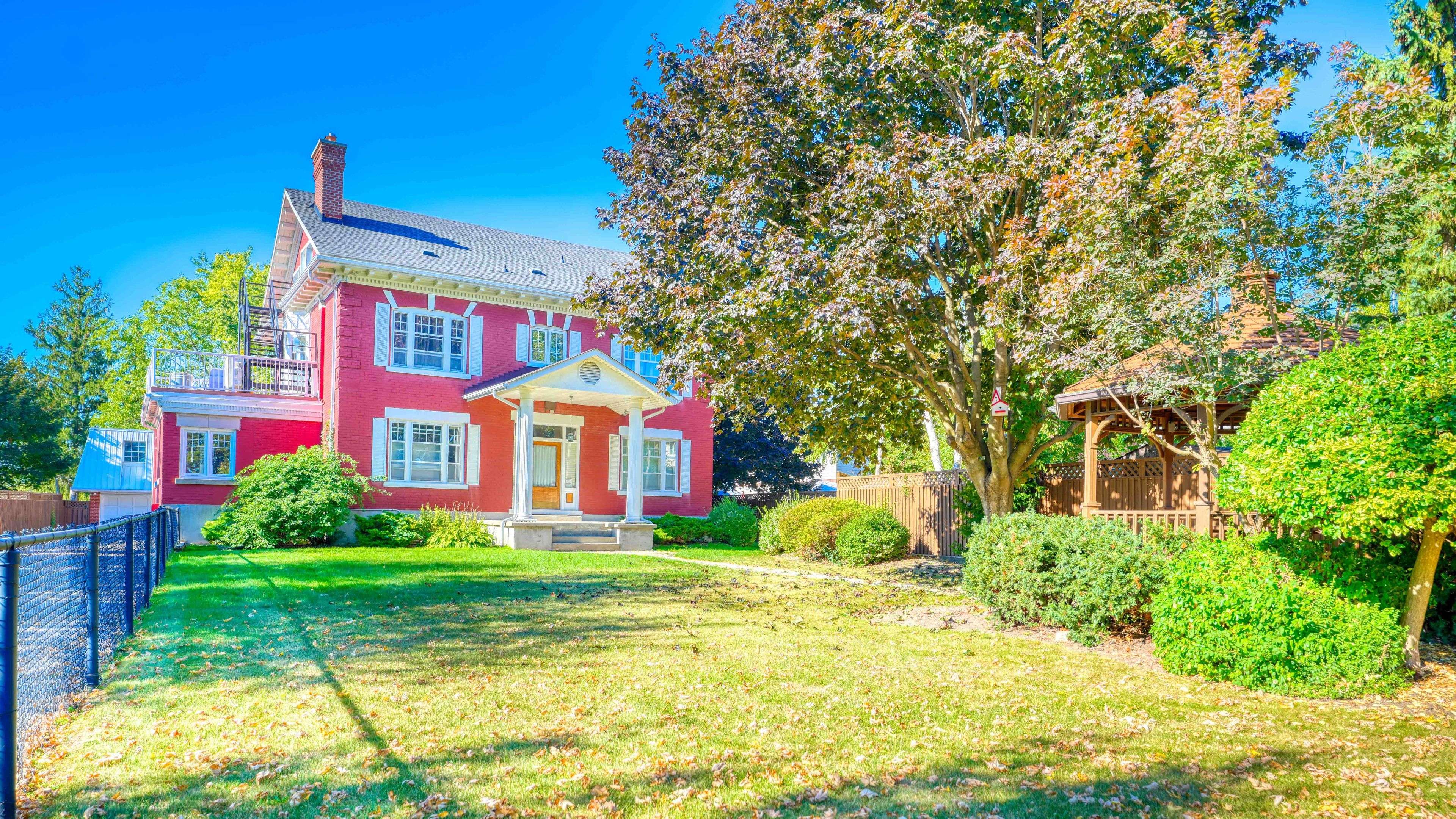 Oshawa, ON L1H 4L8,1110 Simcoe ST S #Upper #3