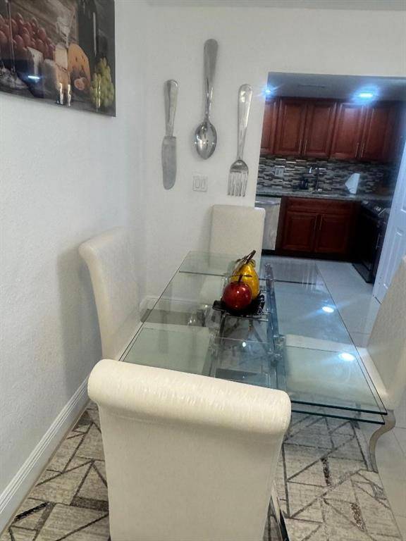 Lauderhill, FL 33319,4174 Inverrary Dr #304