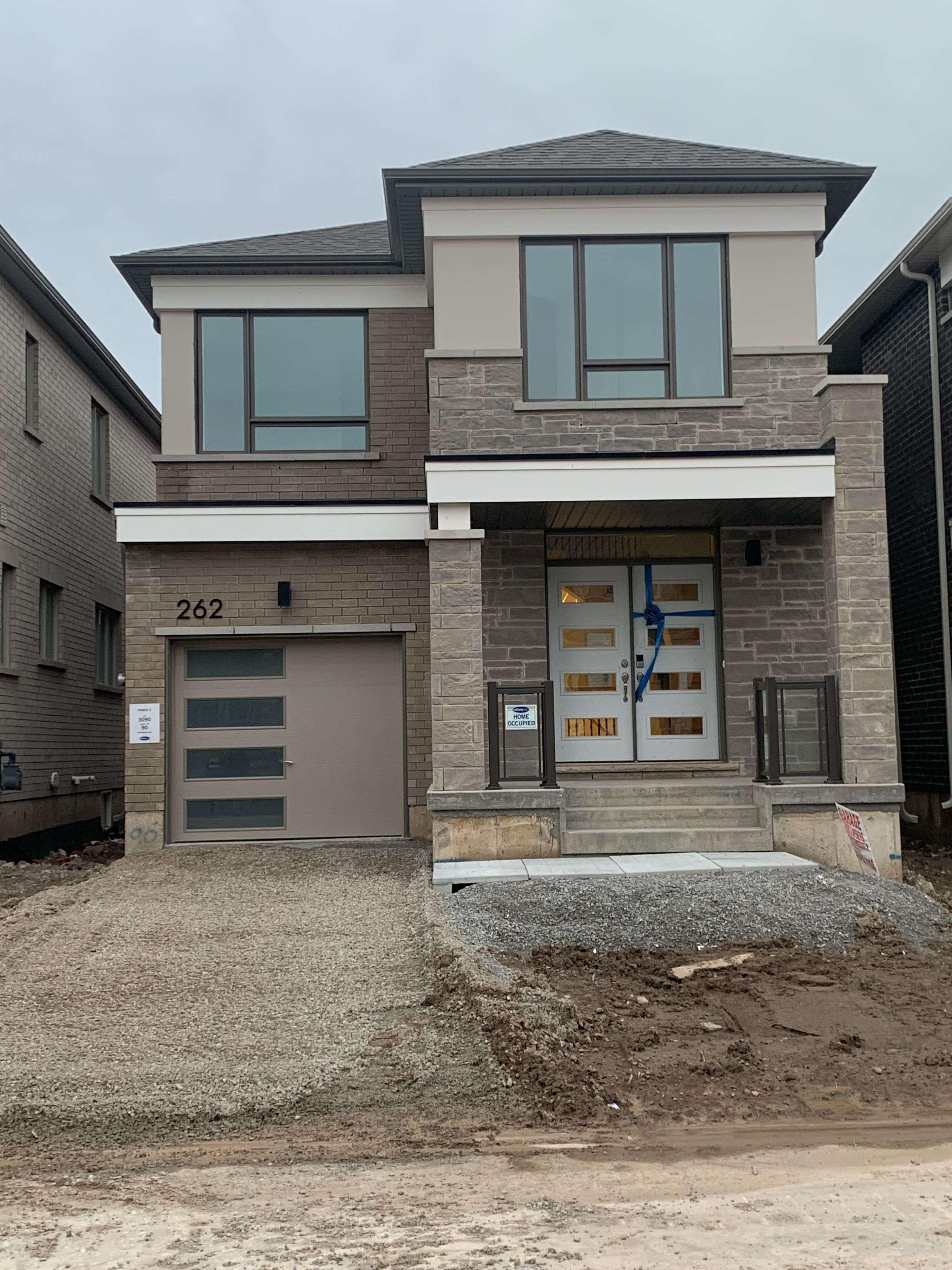 Milton, ON L9T 2X5,262 Marigold CT