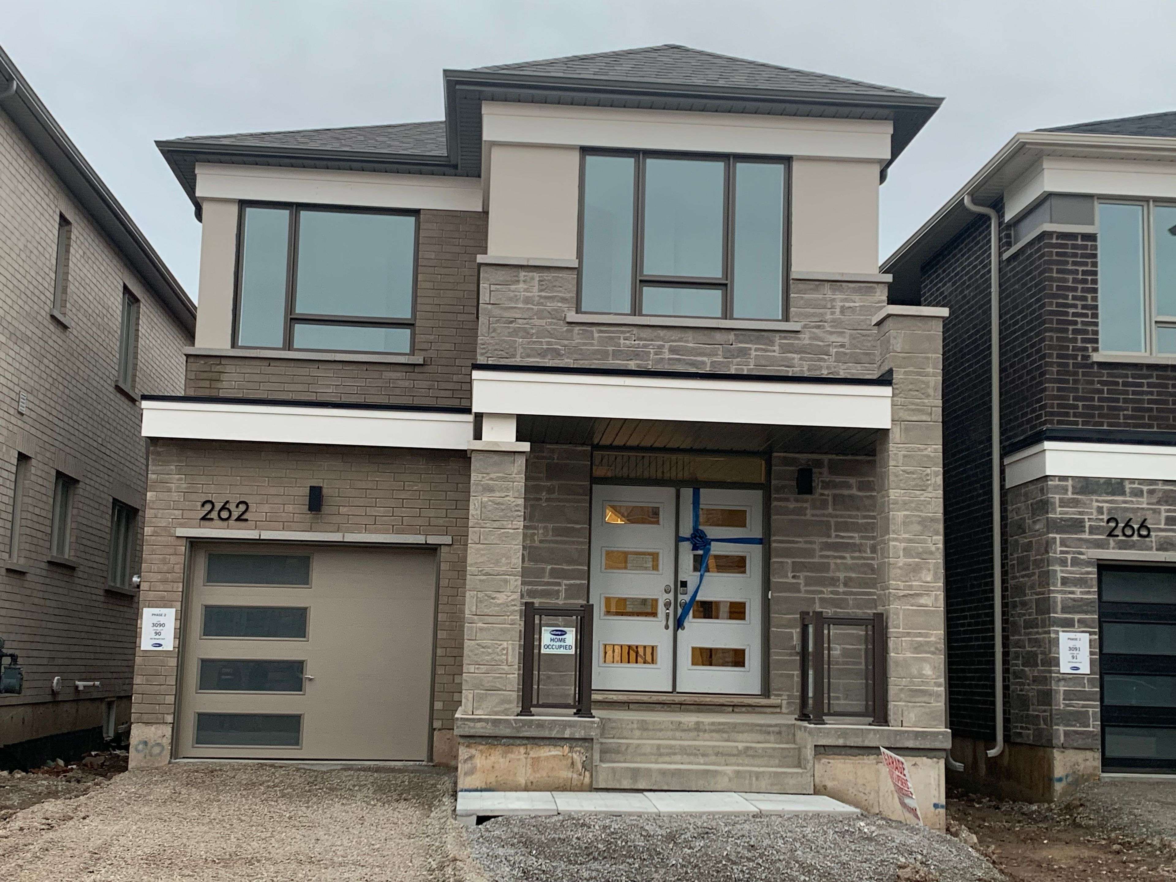 Milton, ON L9T 2X5,262 Marigold CT