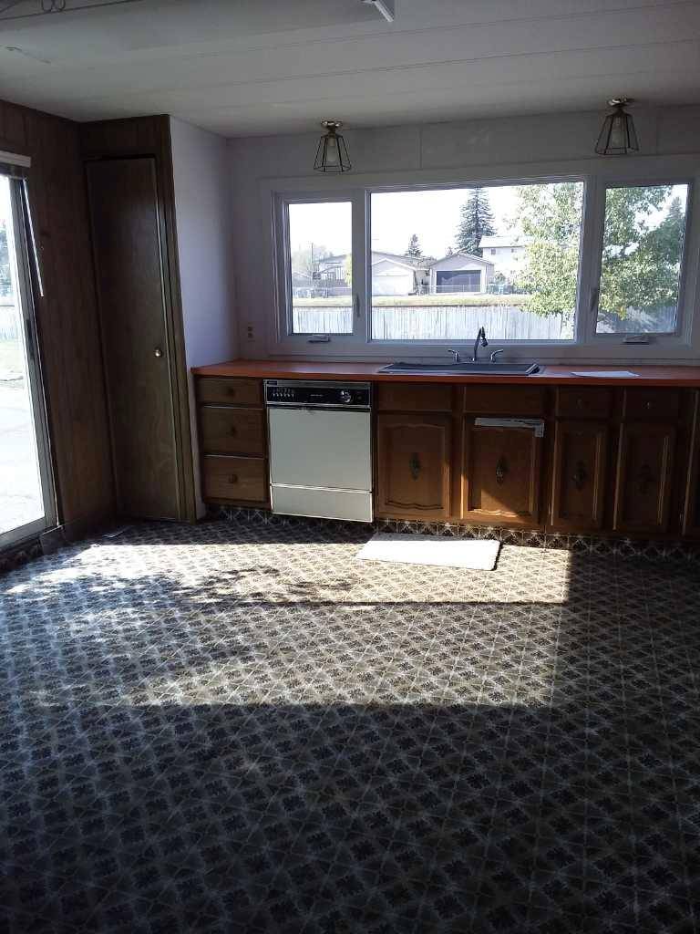 Calgary, AB T2A 0W6,6220 17 AVE SE #126