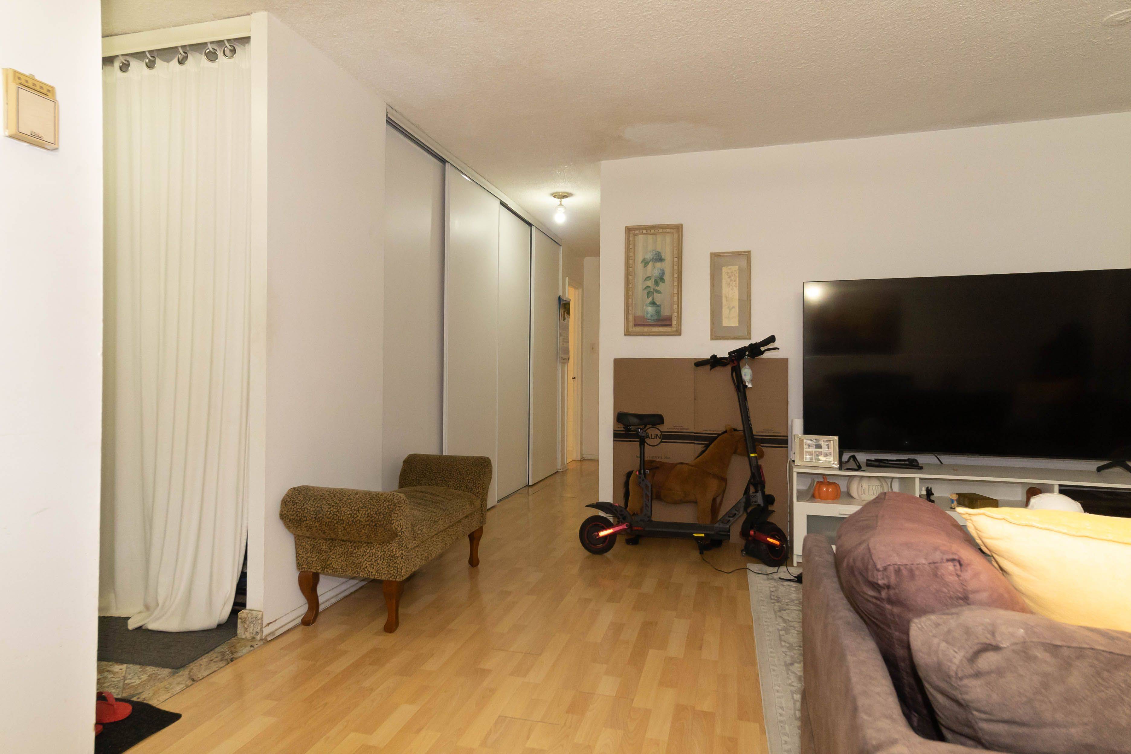 Toronto W04, ON M6B 2G8,50 Lotherton Pathway #1115