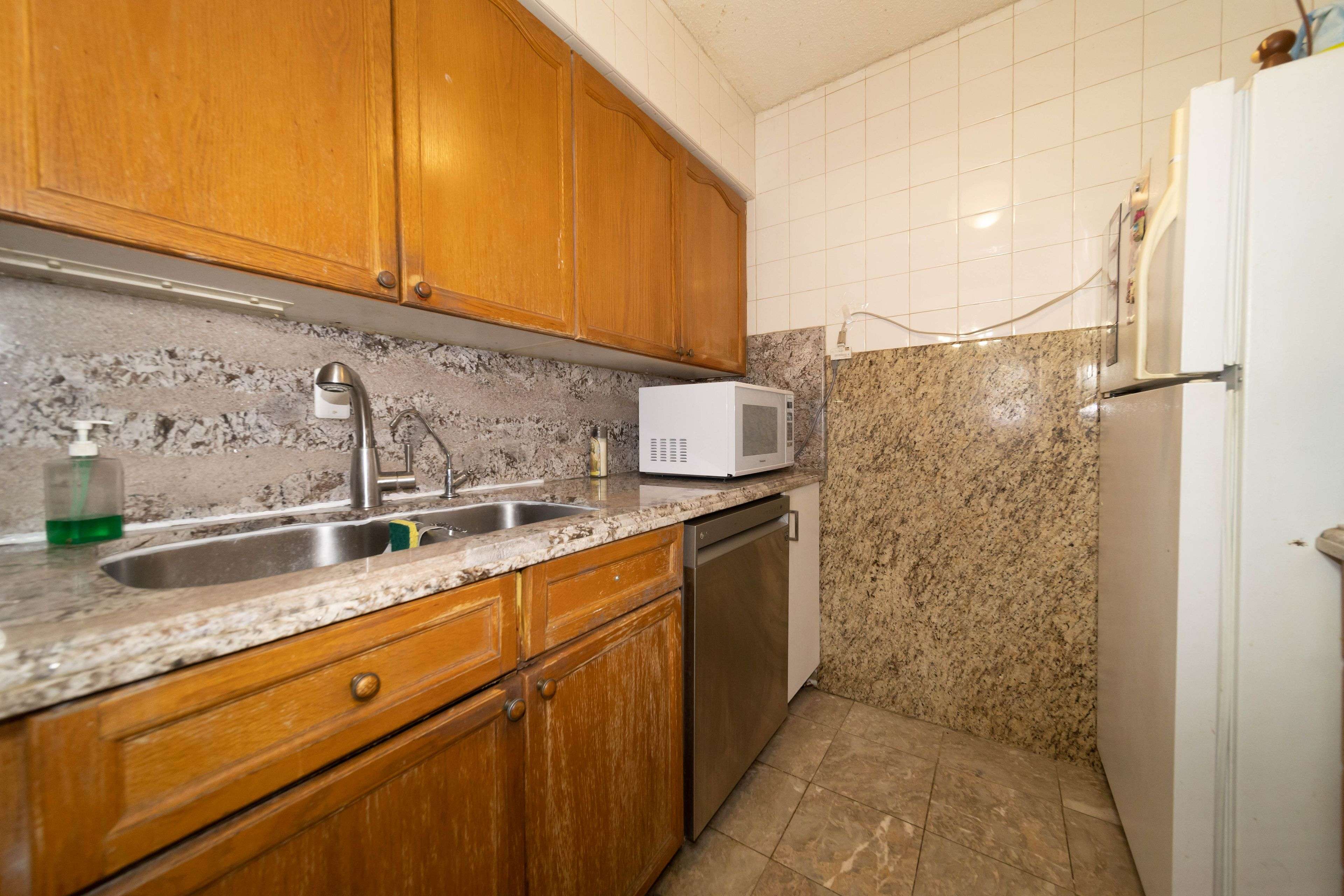 Toronto W04, ON M6B 2G8,50 Lotherton Pathway #1115