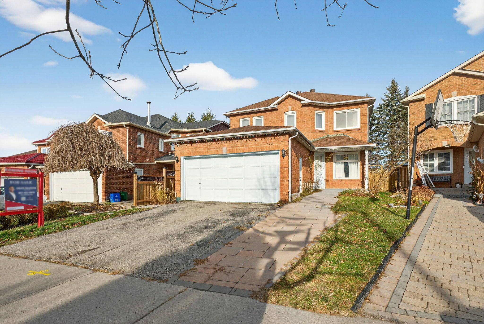 Pickering, ON L1X 2G6,1622 Hollyhedge DR