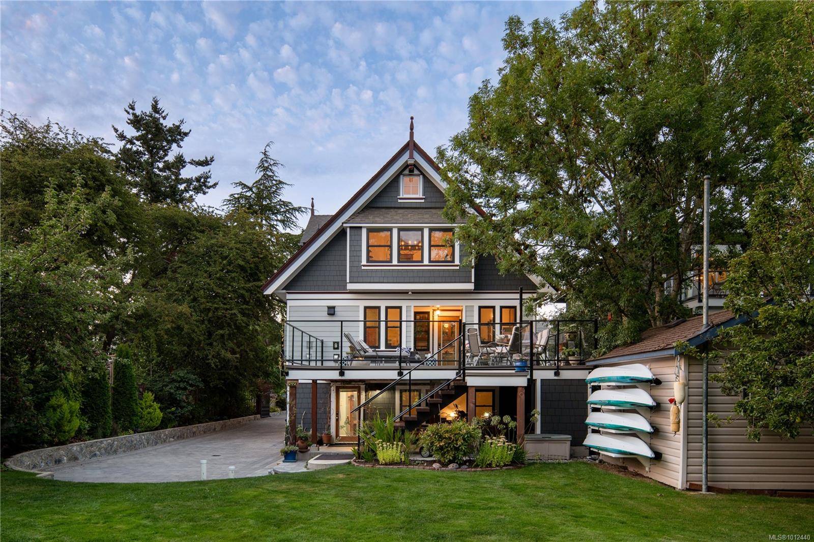 Victoria, BC V8V 3C9,1215 Richardson St