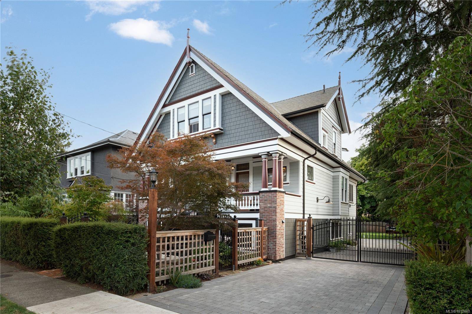 Victoria, BC V8V 3C9,1215 Richardson St