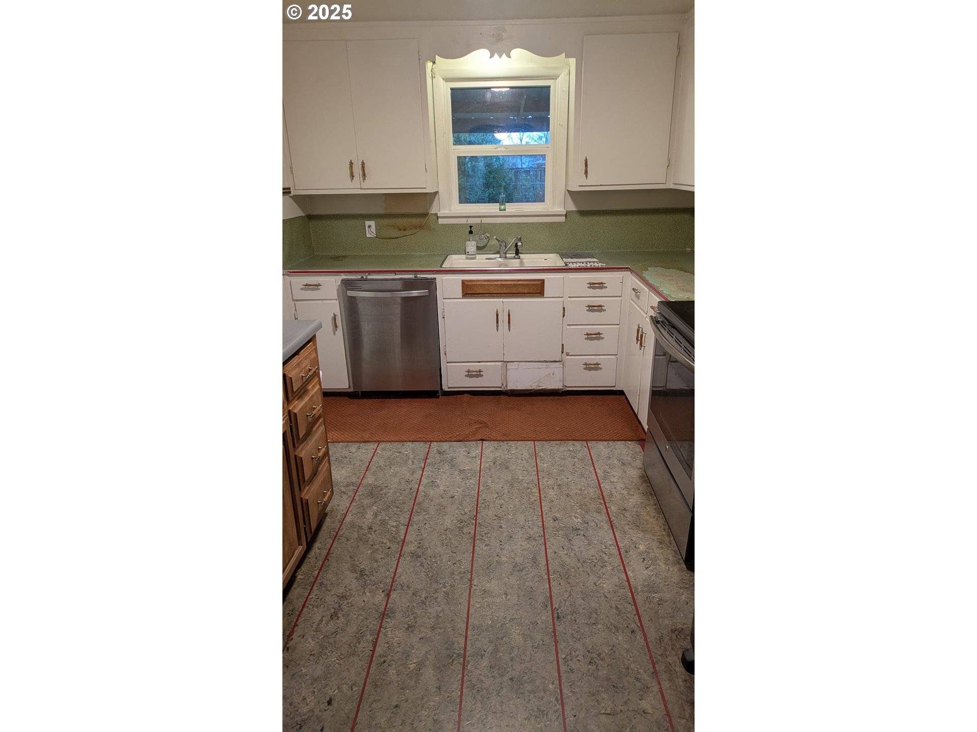 Springfield, OR 97478,688 32ND ST