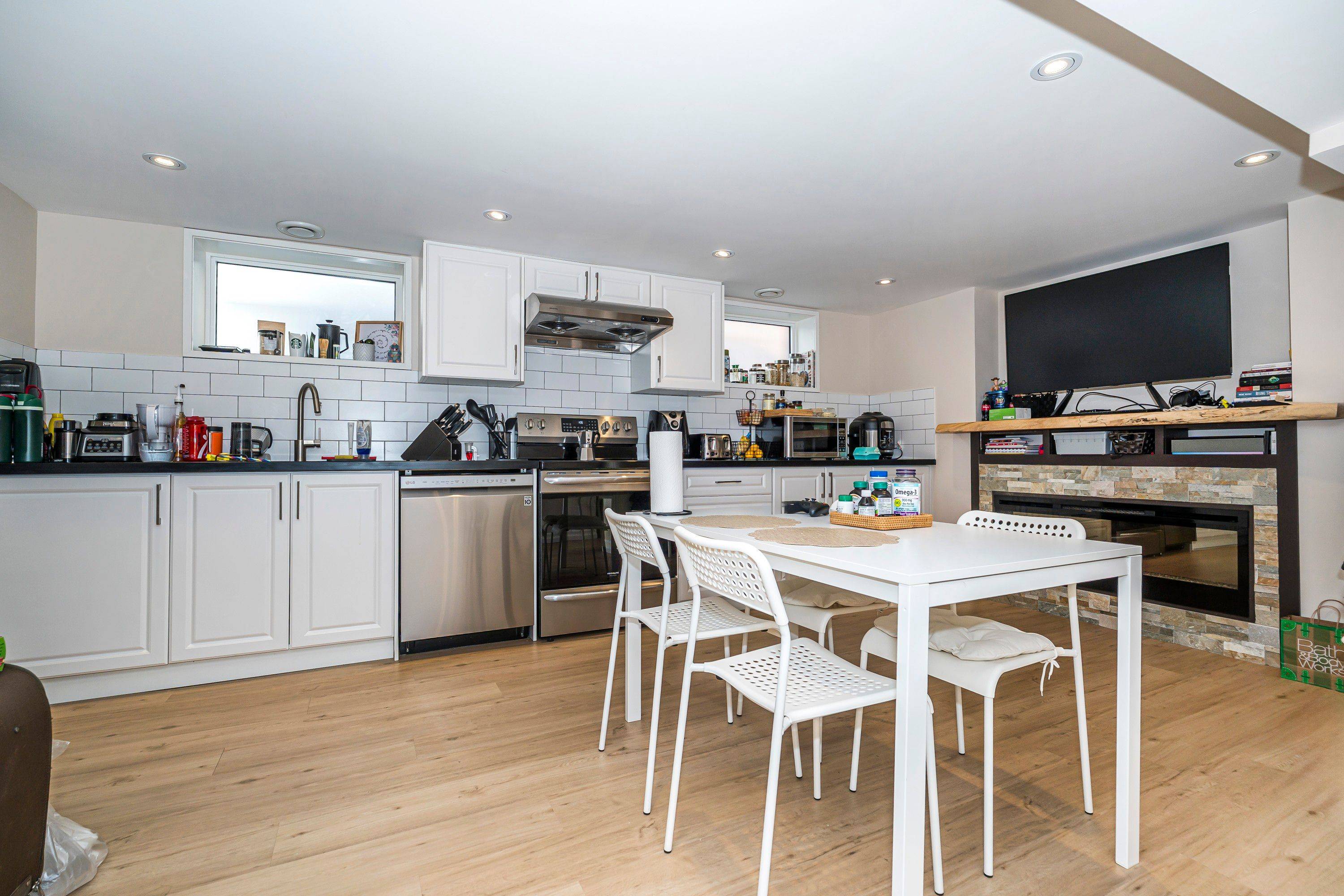 Toronto C03, ON M6C 3B1,40 Peveril HL N #Basement