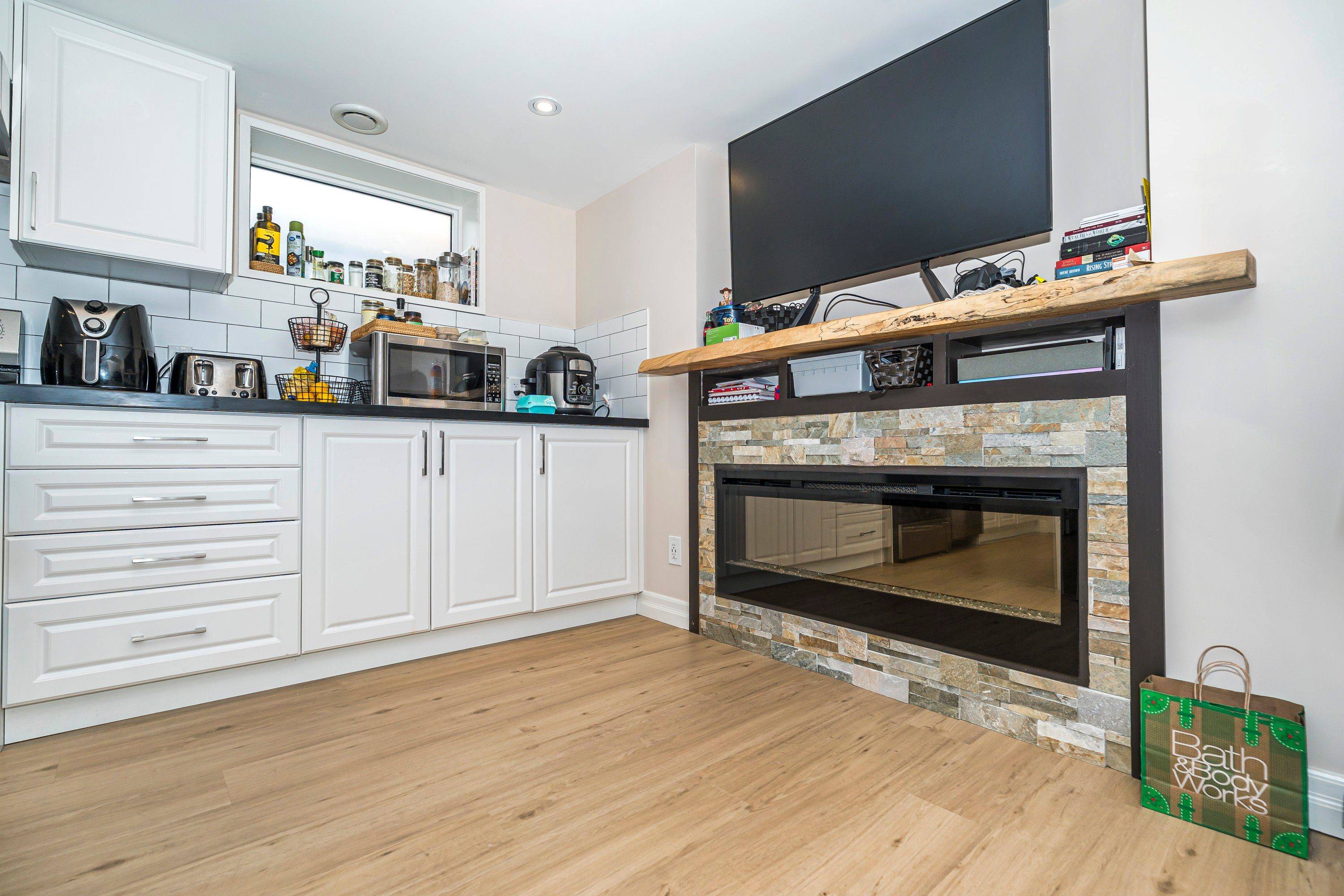 Toronto C03, ON M6C 3B1,40 Peveril HL N #Basement