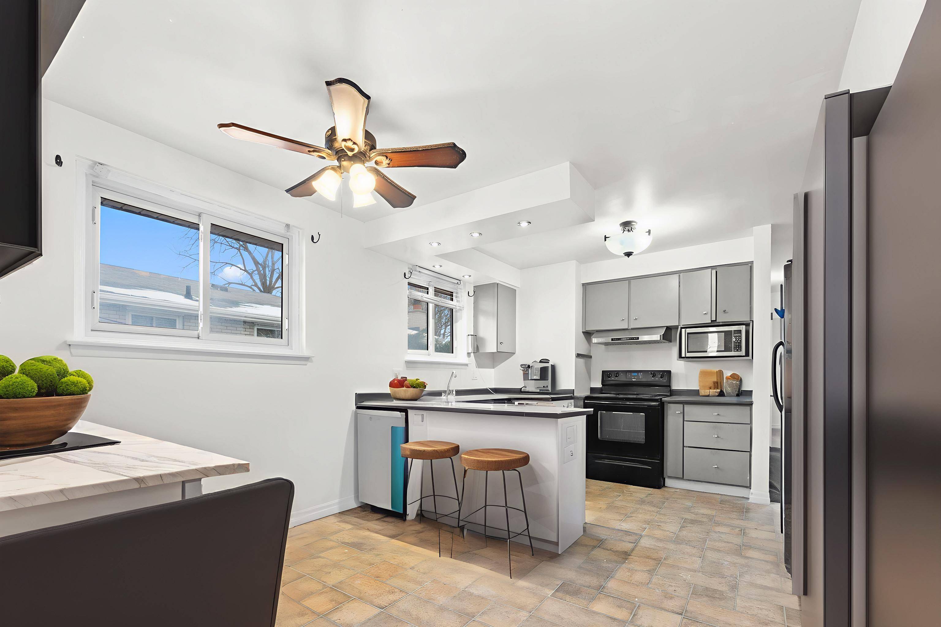 Oshawa, ON L1G 2A7,683 Adelaide AVE E #Main