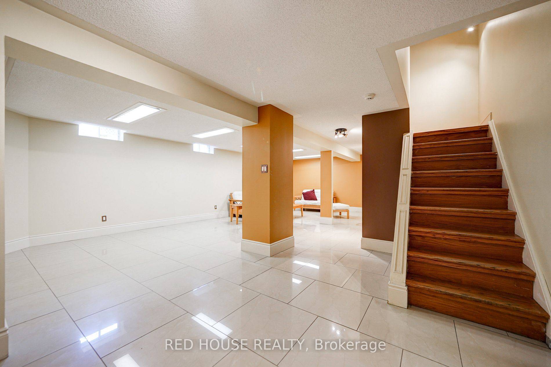 Mississauga, ON L5R 1S6,4450 Mayflower DR #Bsmt