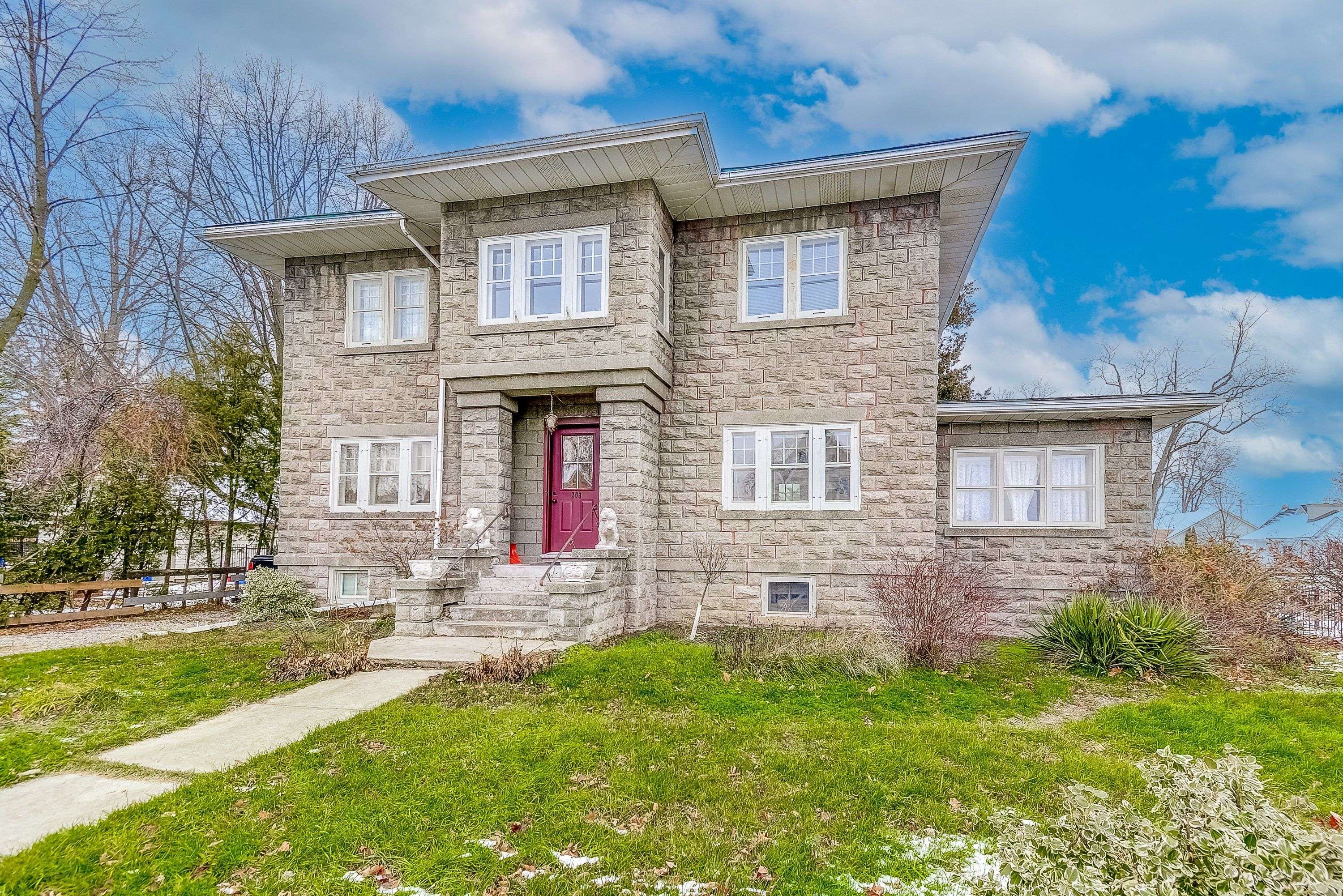 Haldimand, ON N1A 1S8,203 Broad ST W