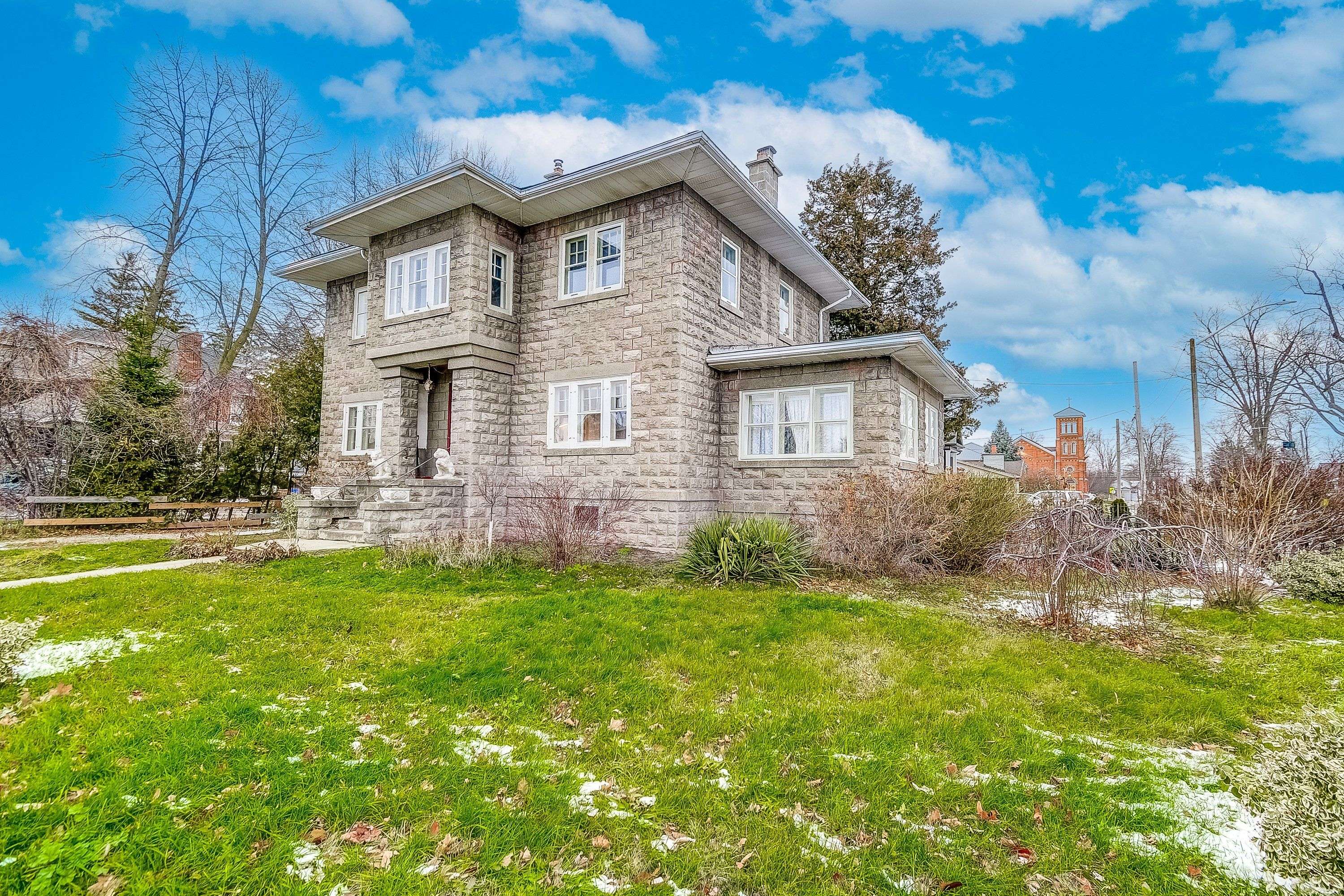 Haldimand, ON N1A 1S8,203 Broad ST W